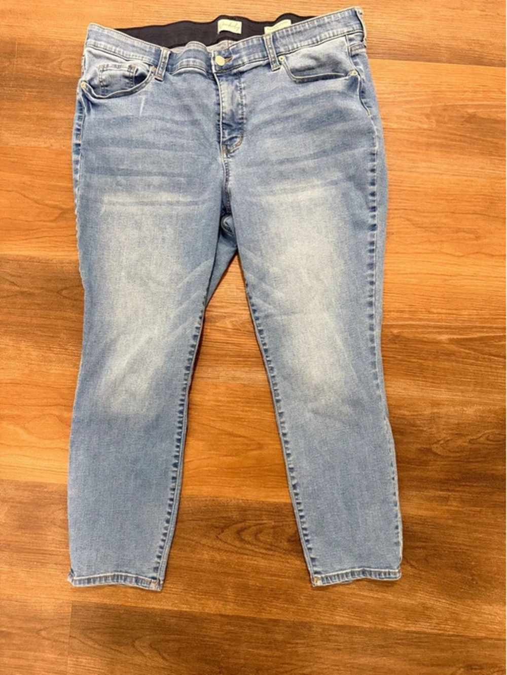 Wonderly Mid Rise Skinny Crop Jeans 18W Light Wash Stretch Comfort Waist